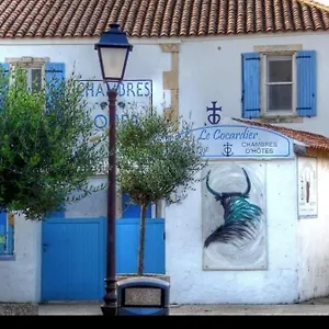https://le-cocardier.fr-provencehotel.com